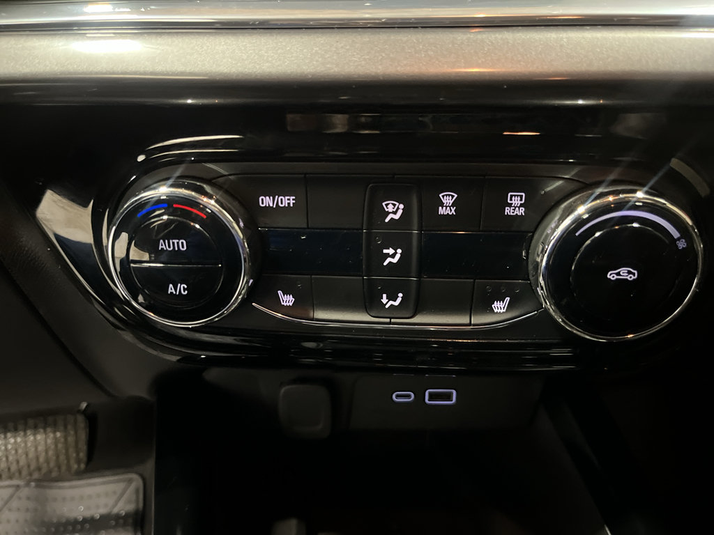 Used 2025 Chevrolet Trax ACTIV w/ Sunroof Package FWD image 14
