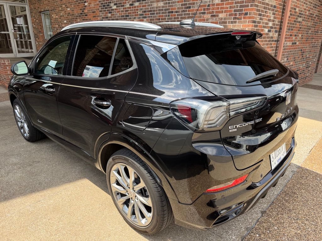 Used 2025 Buick Encore GX Avenir w/ Avenir Technology Package AWD/4WD image 5
