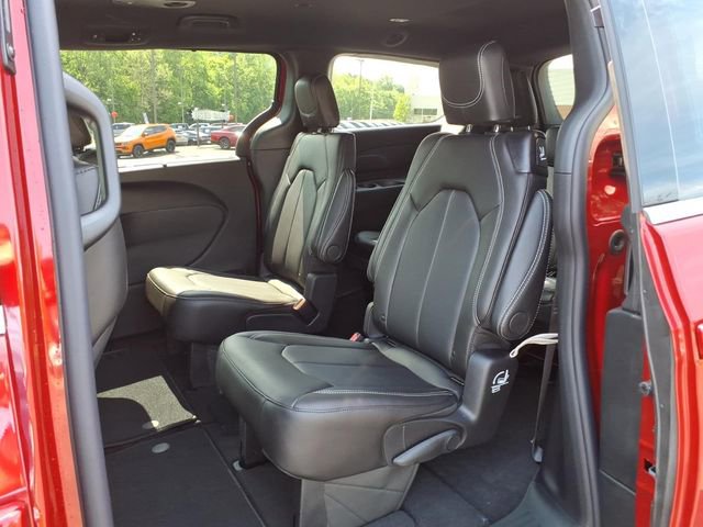 New 2027 Chrysler Pacifica Select FWD image 28