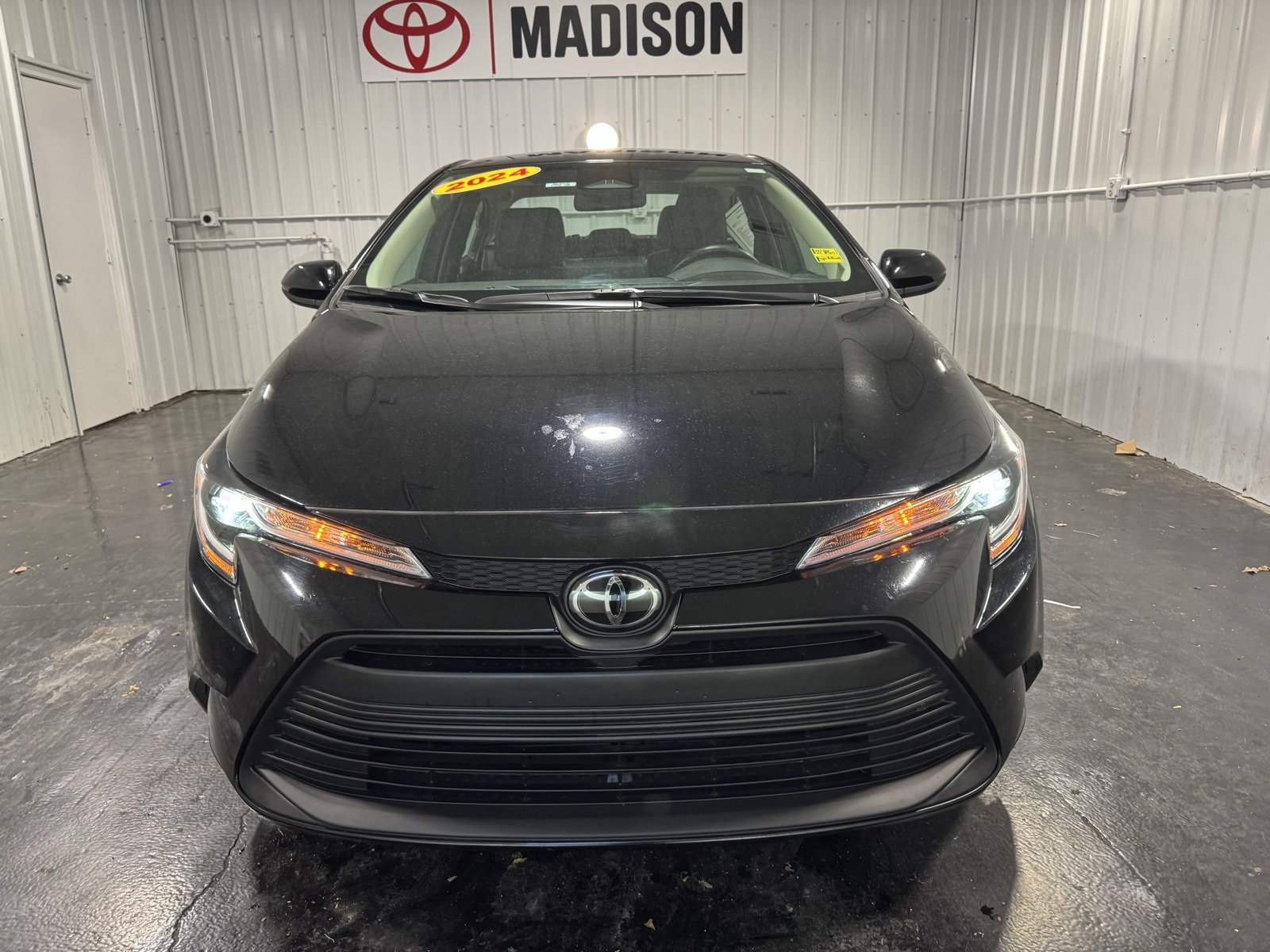 Used 2024 Toyota Corolla LE w/ LE Convenience Package image 8