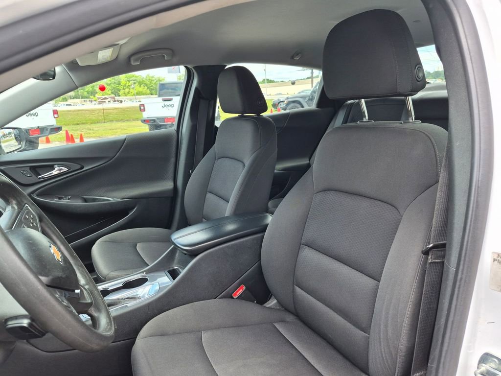 Used 2020 Chevrolet Malibu LT FWD image 14
