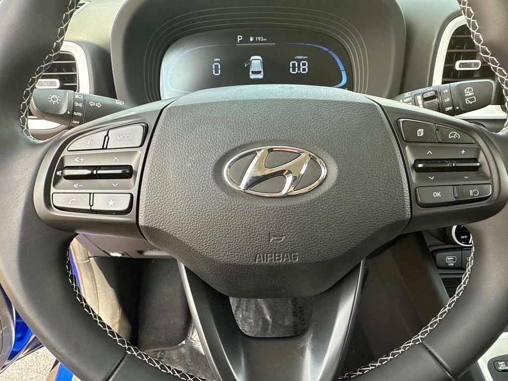Used 2024 Hyundai Venue Limited FWD image 18