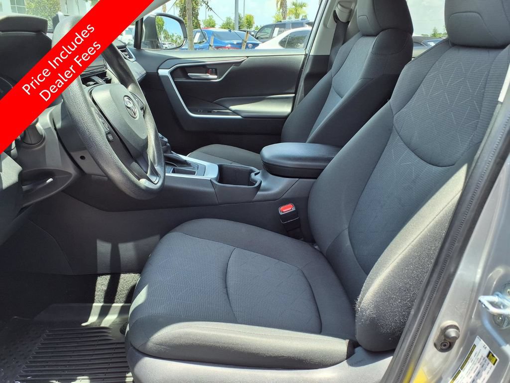 Used 2025 Toyota RAV4 XLE FWD image 23