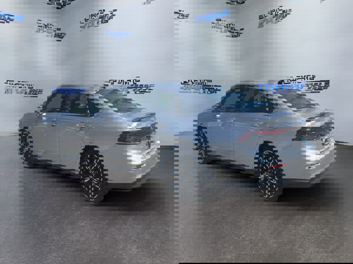 Used 2023 Honda Accord Sport image 7