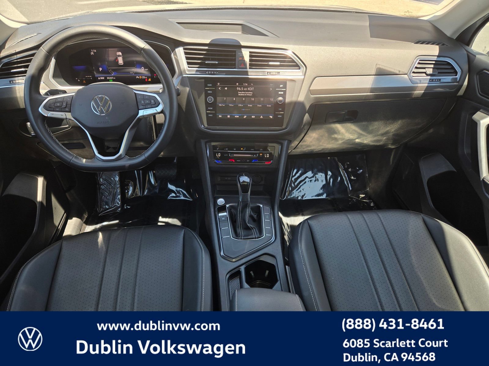 Used 2023 Volkswagen Tiguan SE w/ Panoramic Sunroof Package FWD image 14