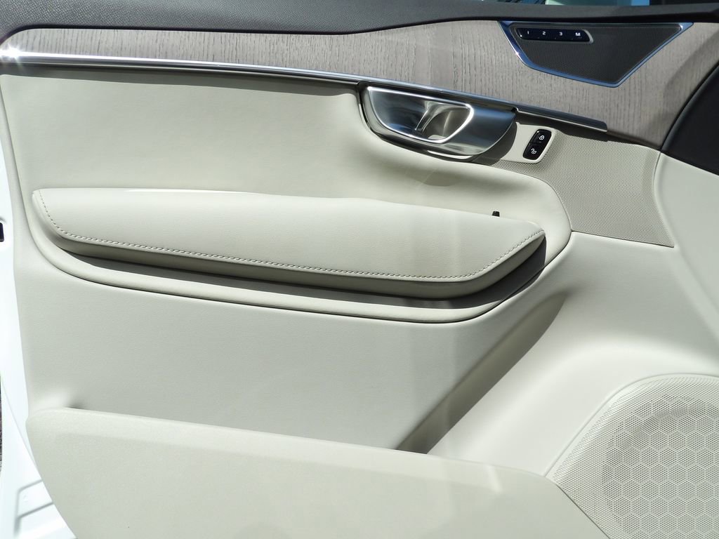 Certified 2024 Volvo XC90 B6 Plus w/ Protection Package Premier image 13