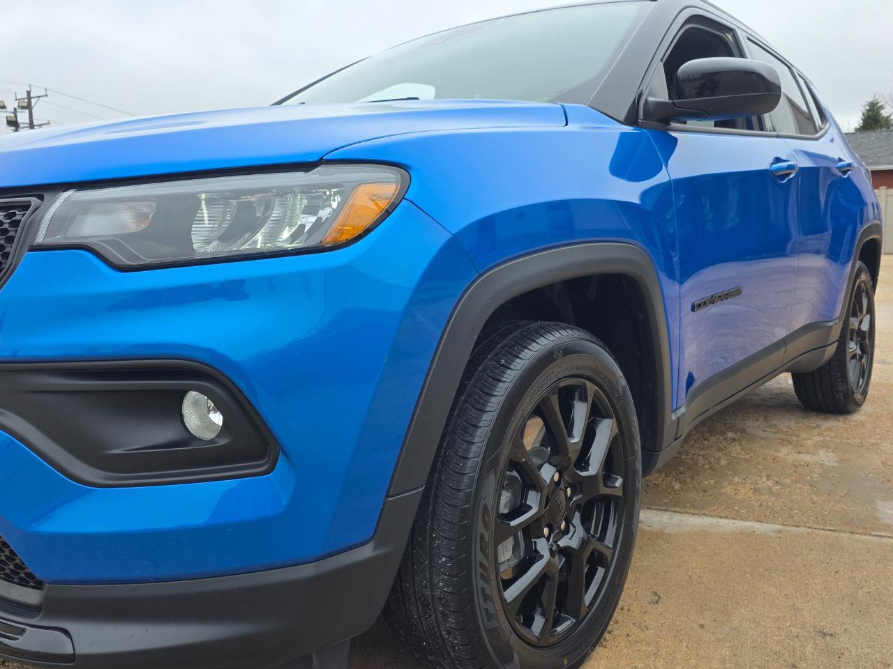 Used 2023 Jeep Compass Latitude image 27