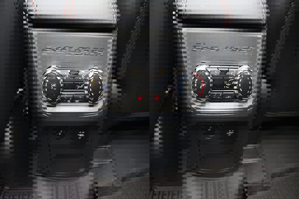 Used 2025 Ford Explorer ST image 14