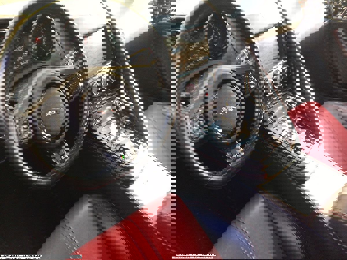 Used 2016 Jaguar F-TYPE R image 10