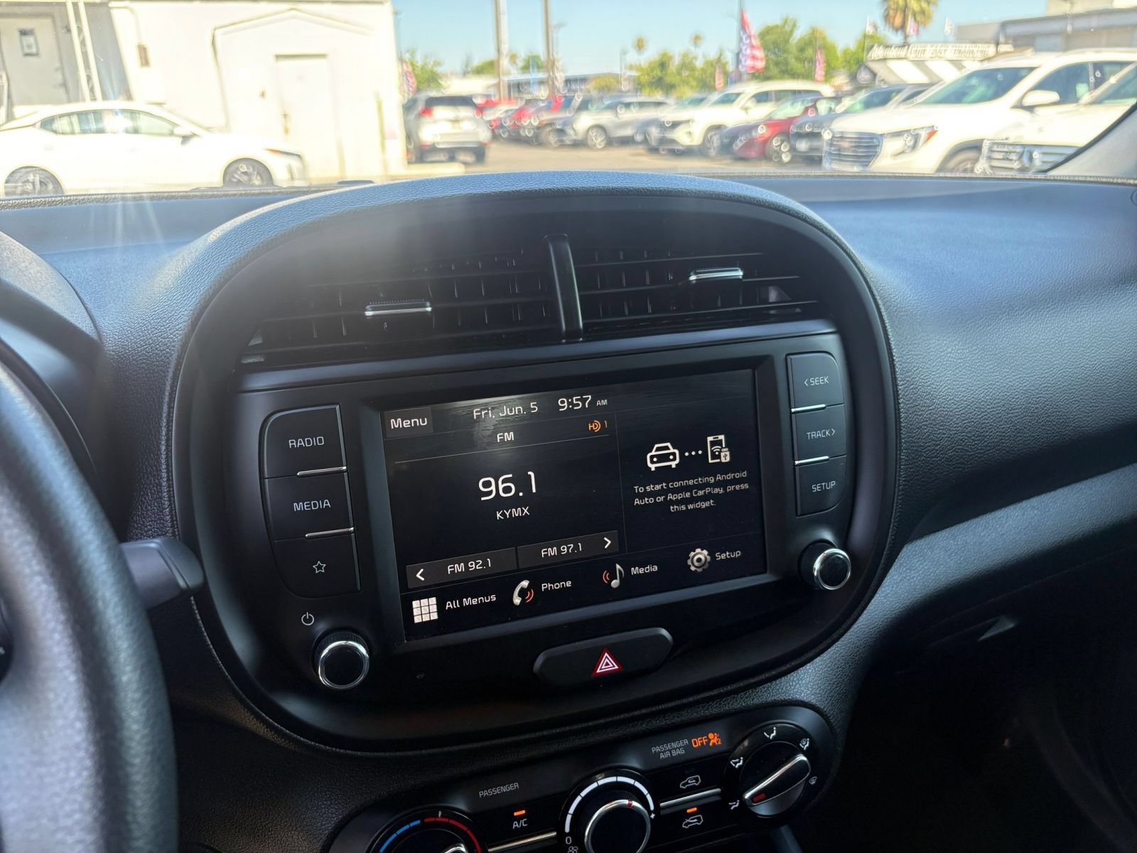 Used 2025 Kia Soul LX w/ LX Technology Package FWD image 20