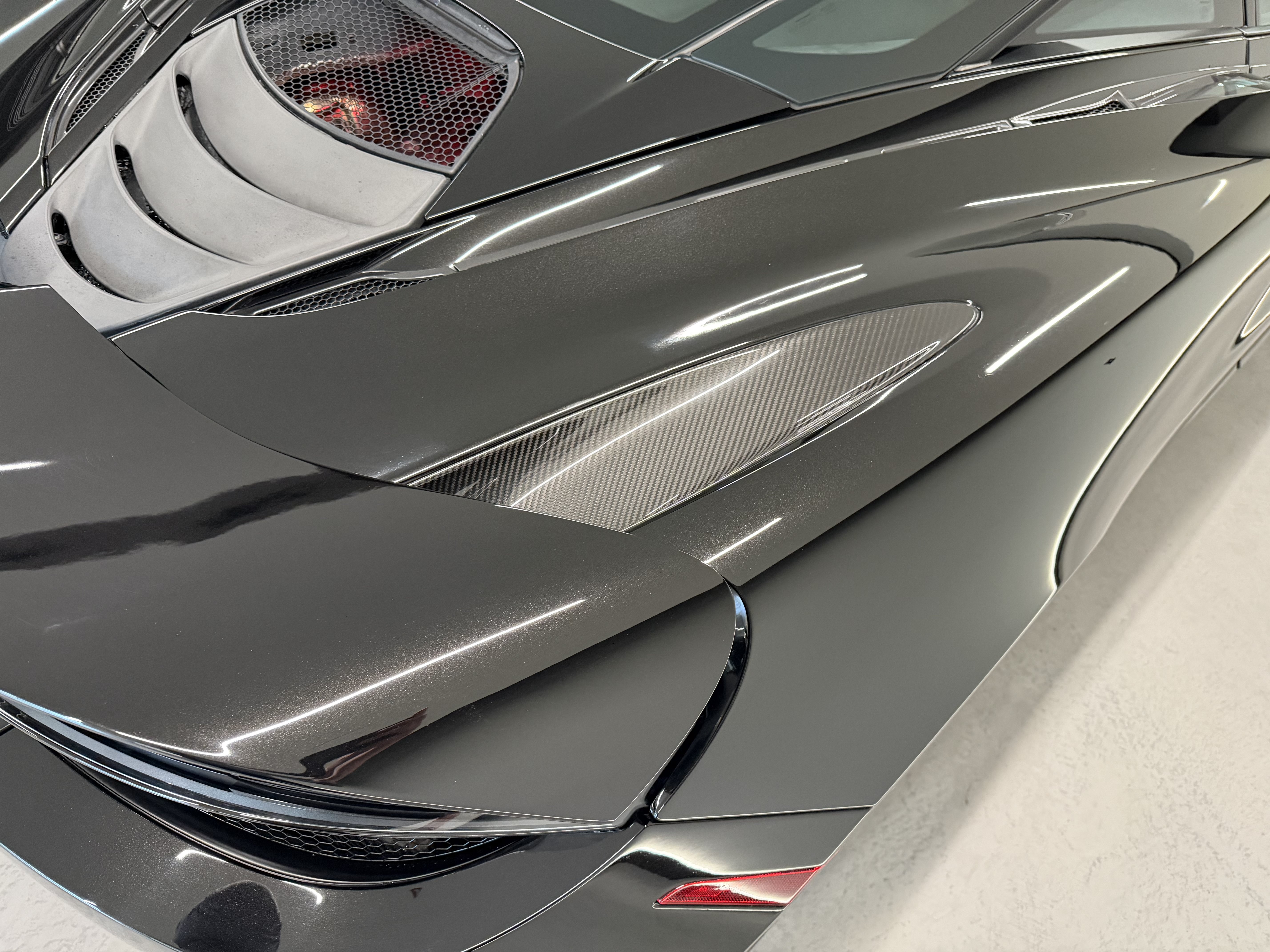 Used 2020 McLaren 720S Performance RWD image 5