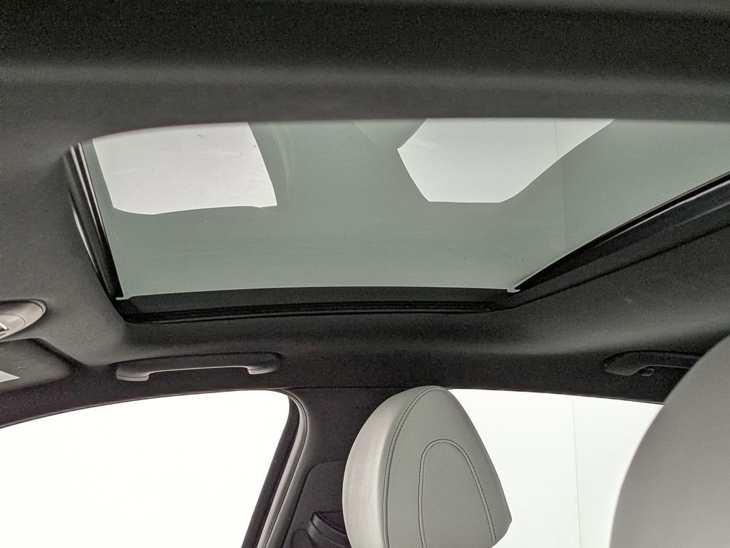 Used 2022 Genesis G70 2.0T w/ Prestige Package RWD image 12