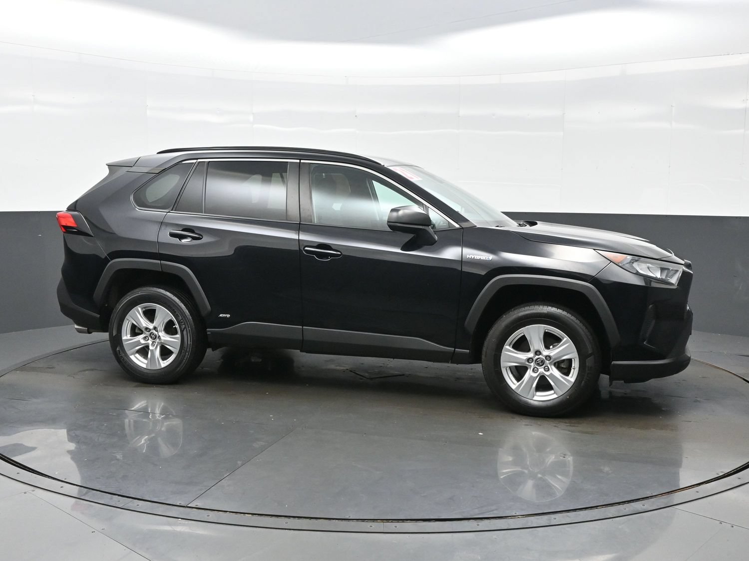 Used 2021 Toyota RAV4 LE AWD/4WD image 7
