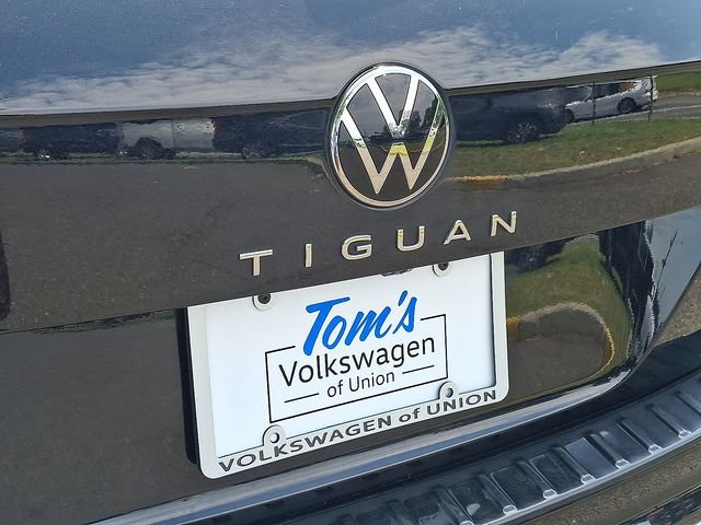 Used 2023 Volkswagen Tiguan SEL R-Line AWD/4WD image 30
