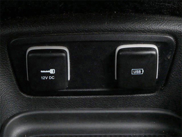 Used 2017 Chrysler Pacifica Limited image 24