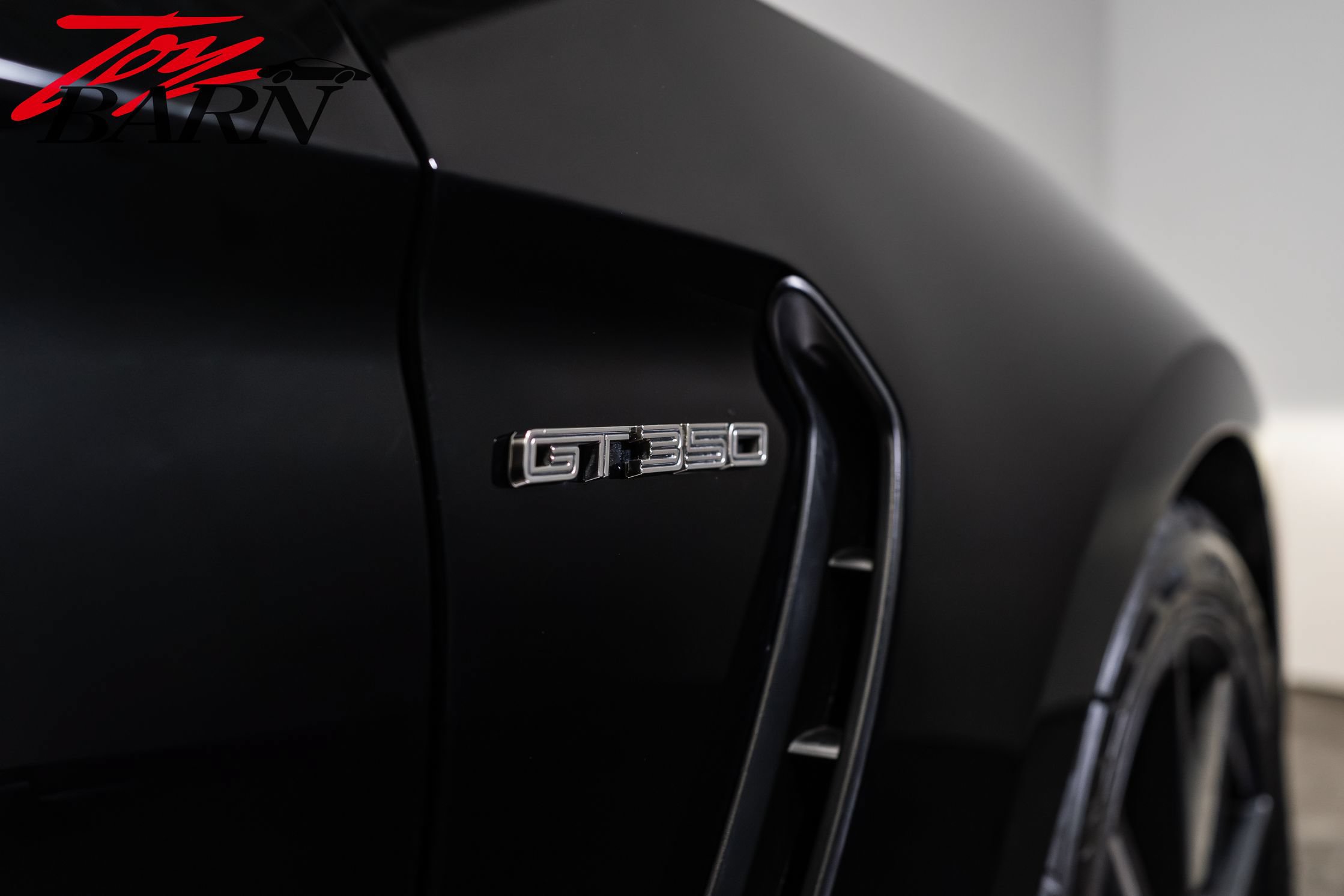 Used 2016 Ford Mustang Shelby GT350 w/ Technology Package RWD image 12