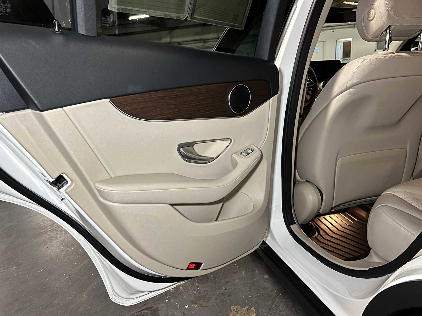 Used 2022 Mercedes-Benz GLC 300 4MATIC image 18