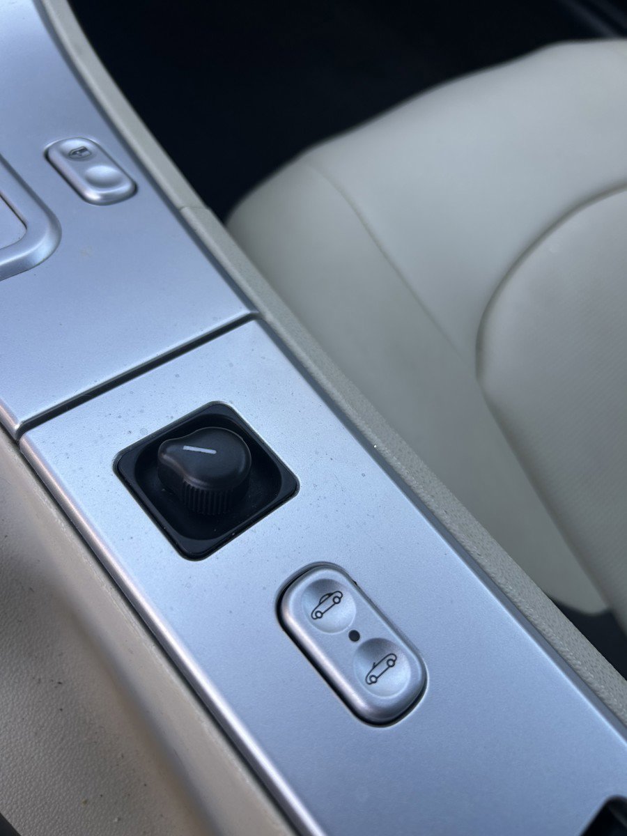 Used 2005 Chrysler Crossfire Limited RWD image 22