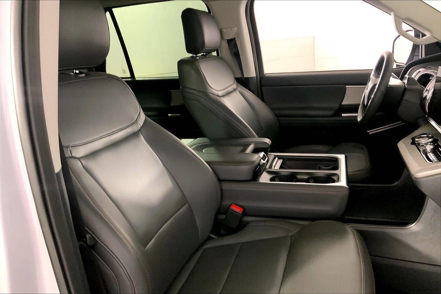 Used 2025 Ford Expedition Active AWD/4WD image 7