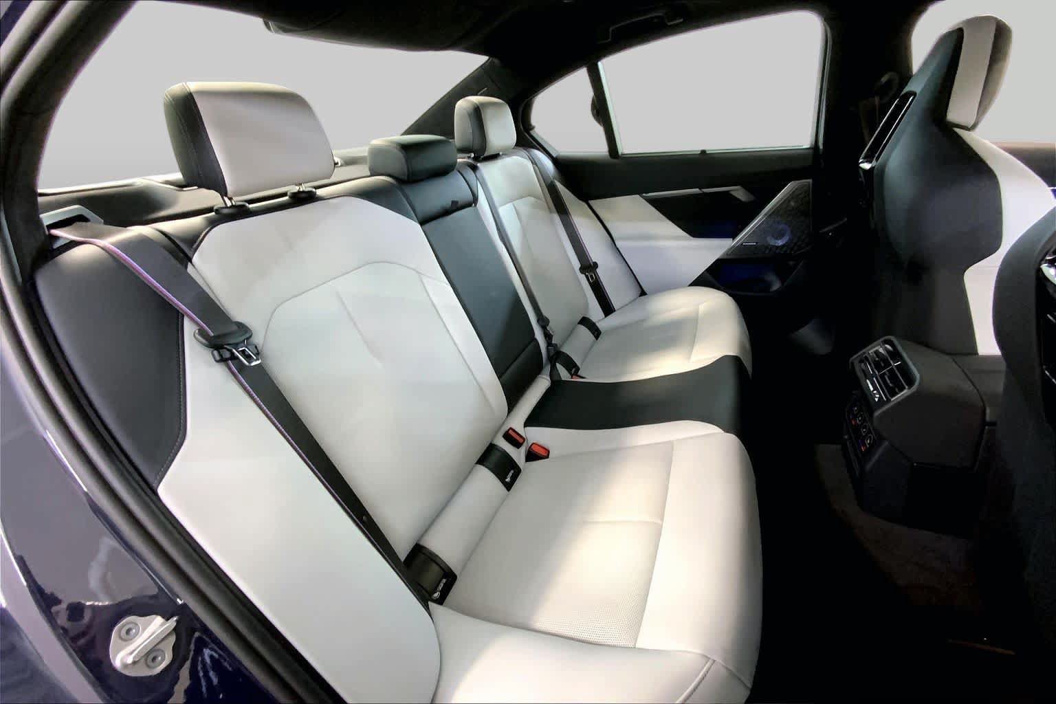 Used 2025 BMW M5 w/ Carbon Package AWD/4WD image 19