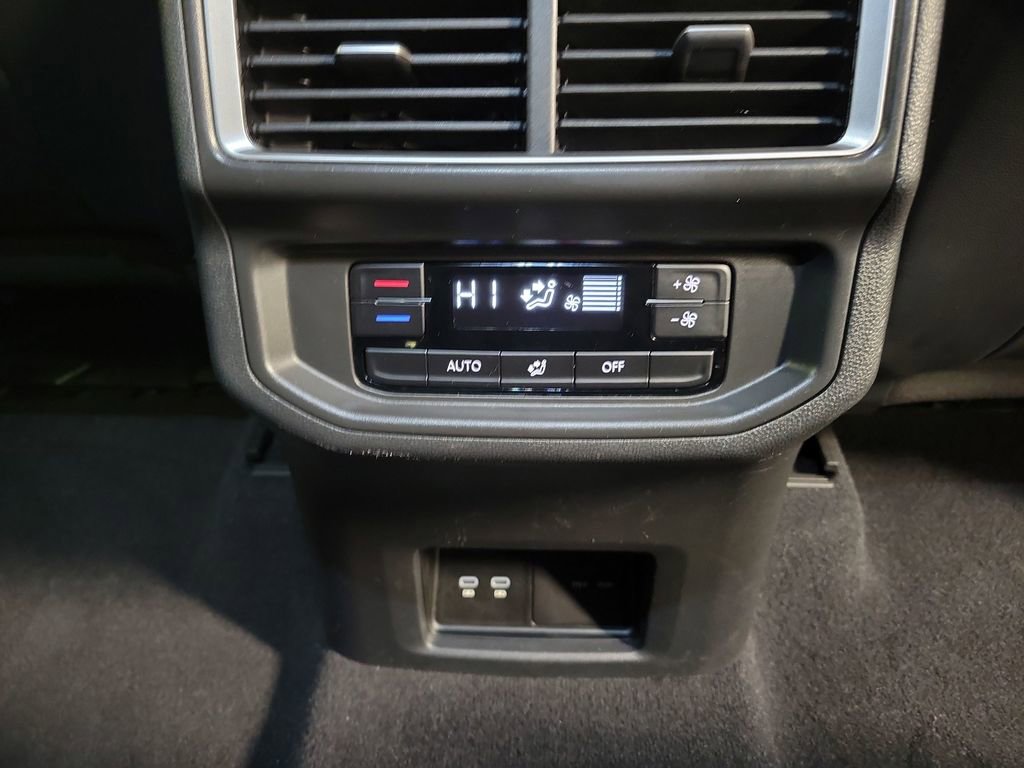 Used 2024 Volkswagen Atlas SE image 26