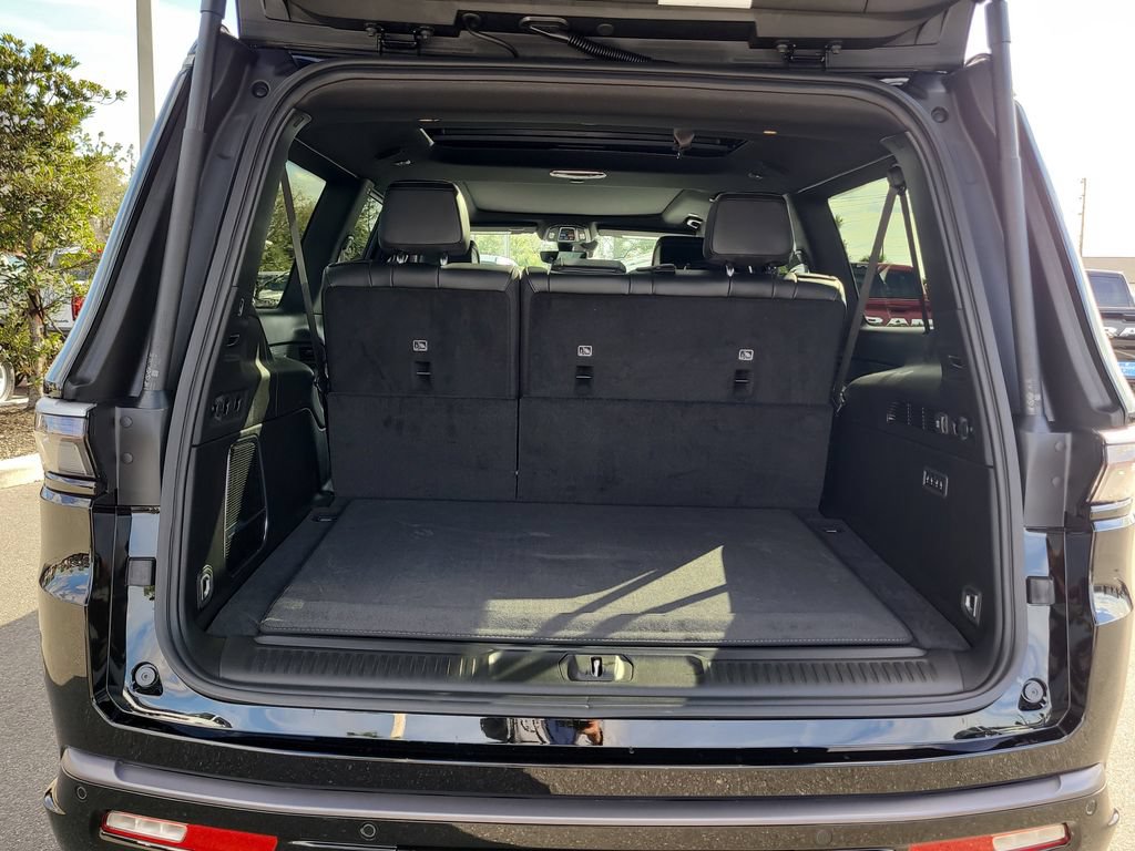 New 2026 Jeep Grand Wagoneer L 4WD w/ Premium Group I image 8