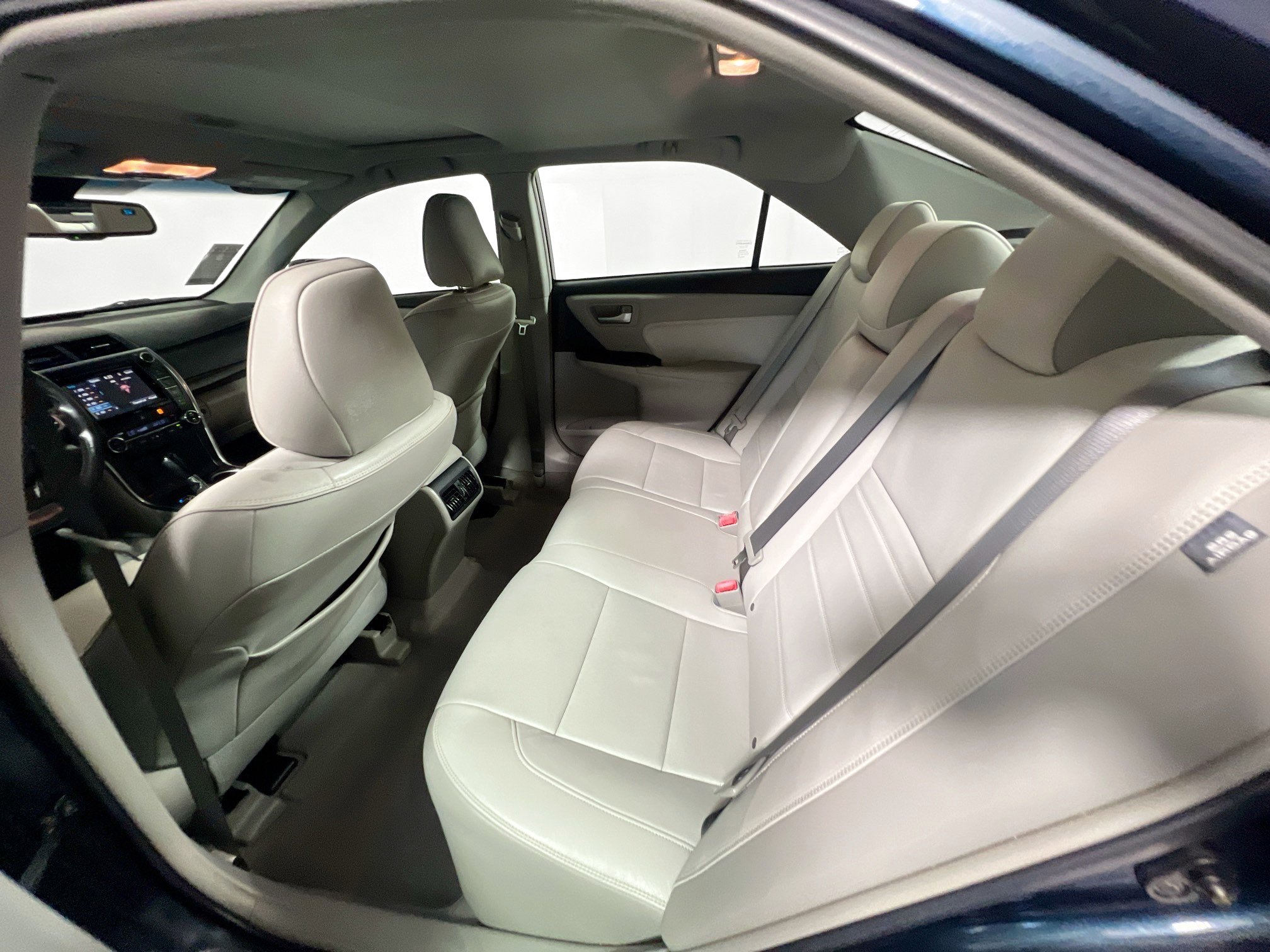 Used 2016 Toyota Camry XLE w/ Advanced Technology Package FWD image 28
