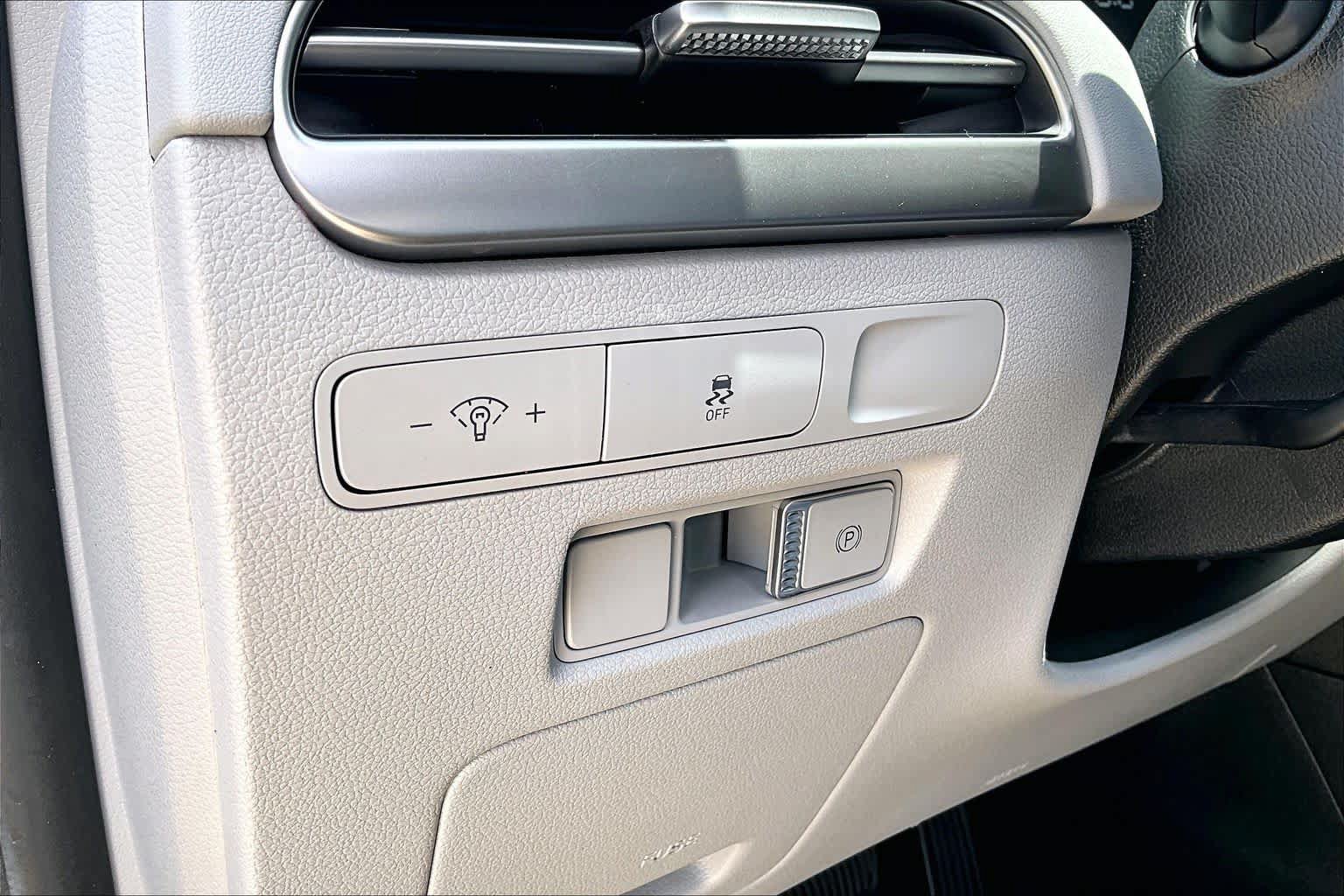Used 2025 Hyundai Palisade SE FWD image 32