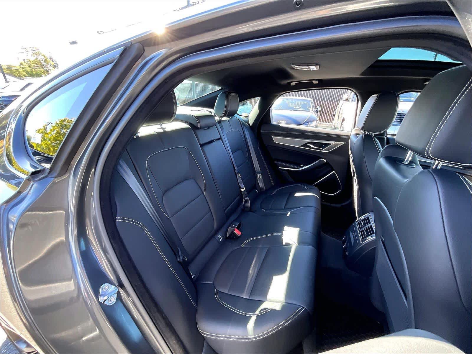 Used 2024 Jaguar XF R-Dynamic SE AWD/4WD image 28