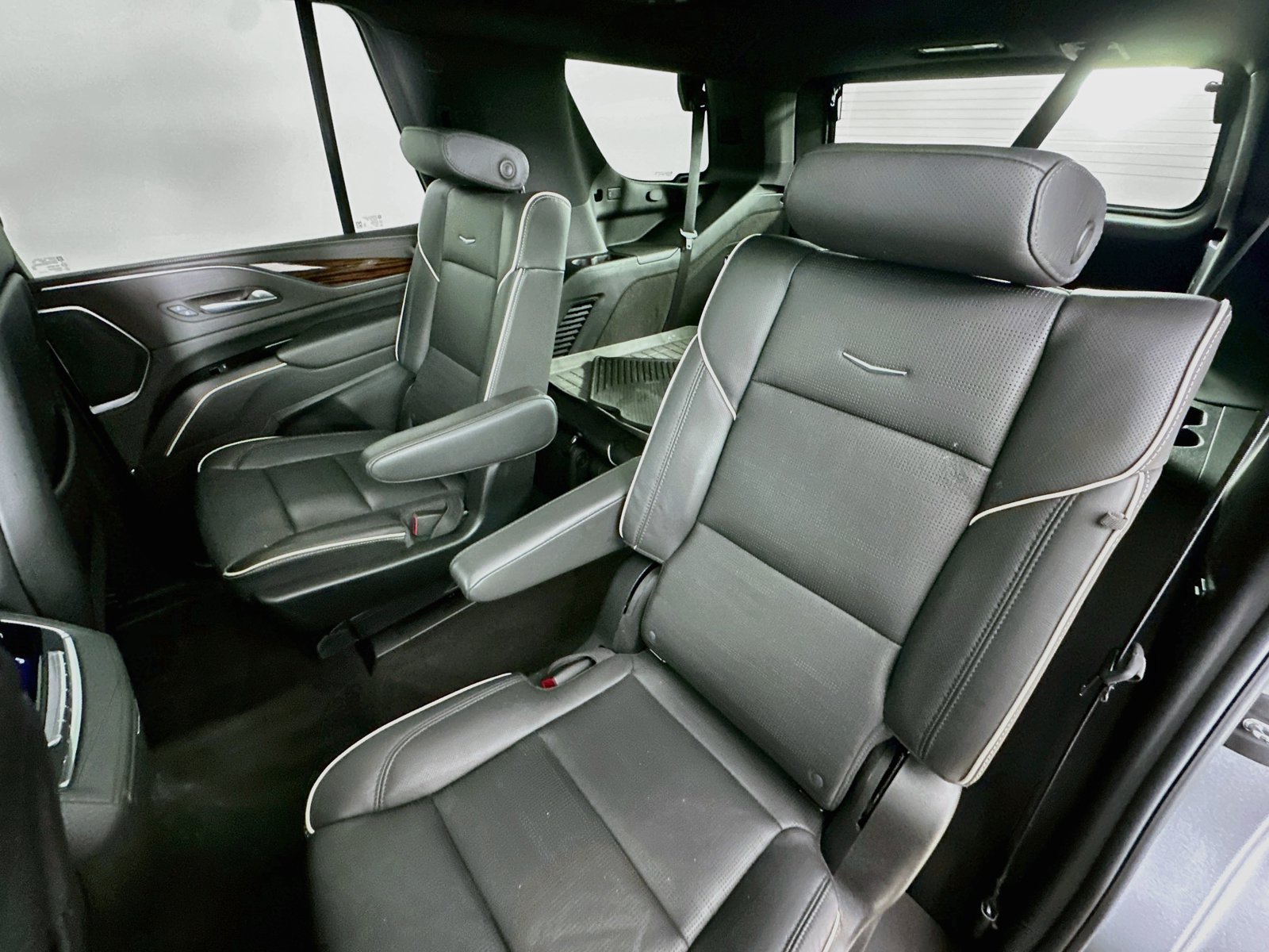 Used 2023 Cadillac Escalade Premium Luxury w/ LPO, Radiant Package AWD/4WD image 37