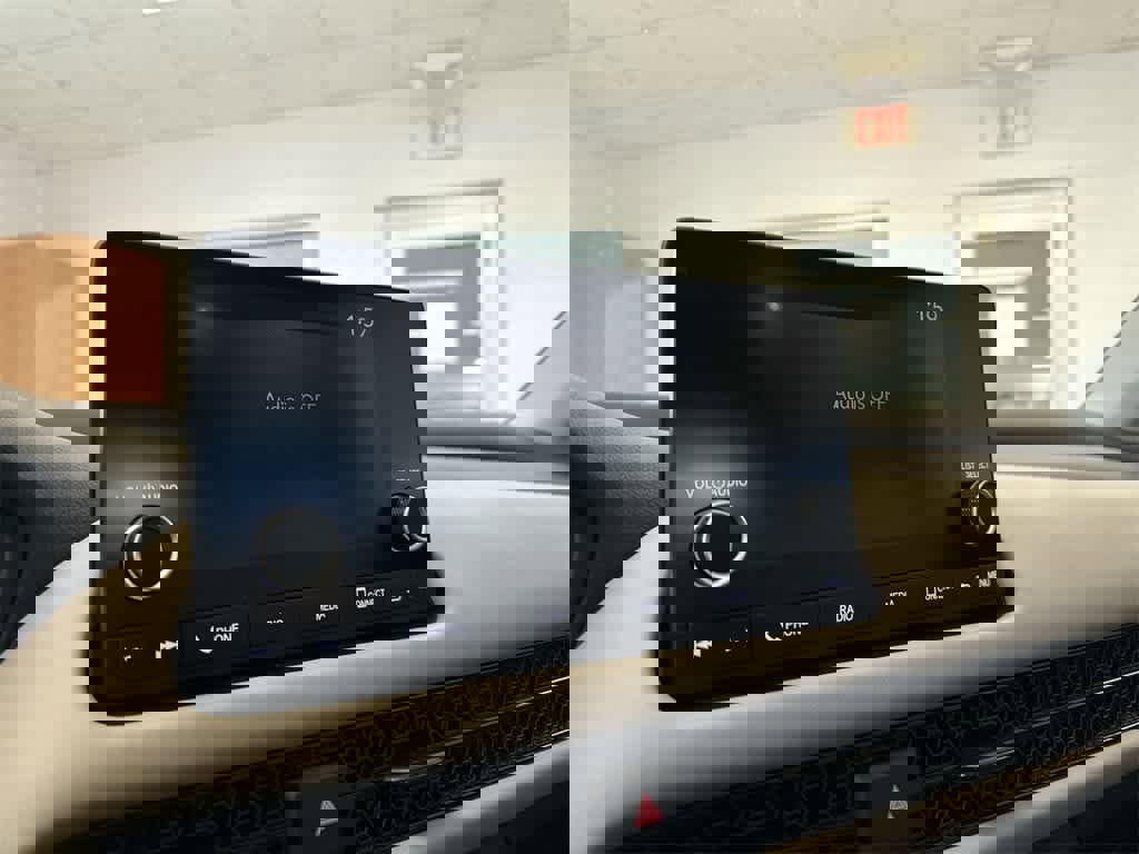 Certified 2025 Honda HR-V LX image 29