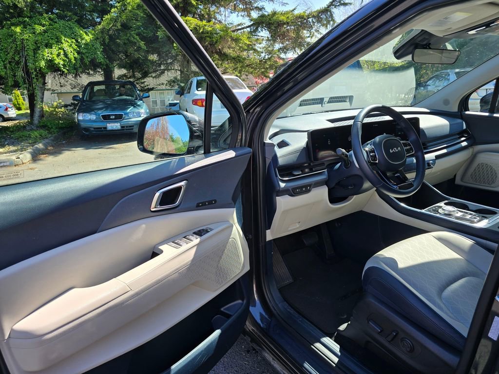 Certified 2025 Kia Carnival EX FWD image 7