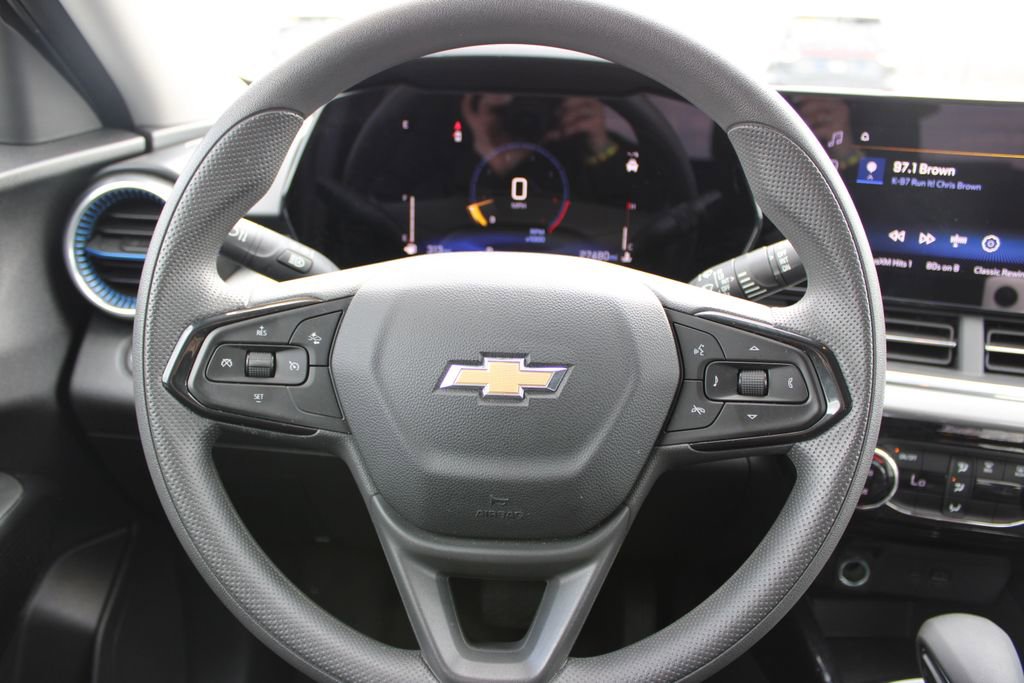 Used 2025 Chevrolet Trax LT image 29