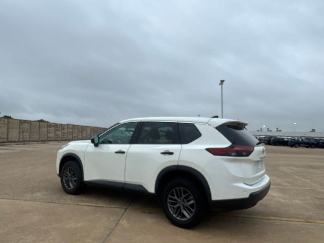 Used 2024 Nissan Rogue S AWD/4WD image 15