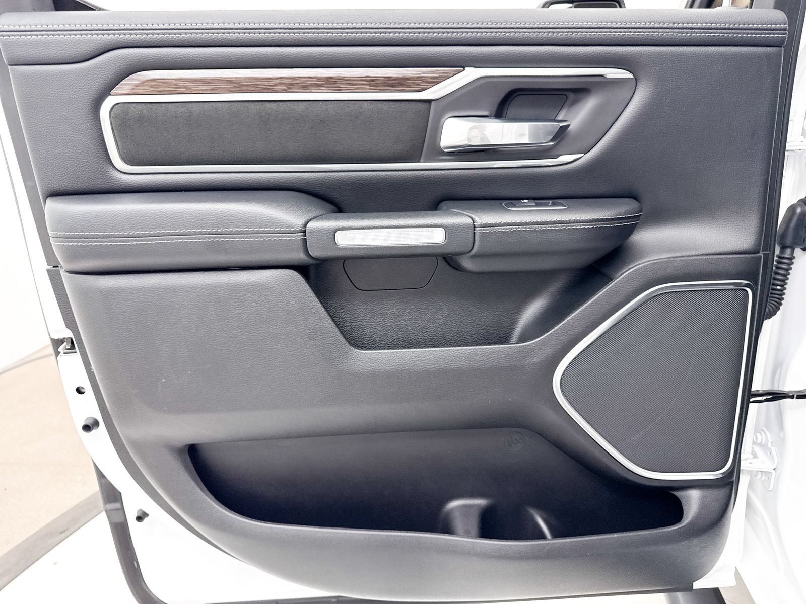 Used 2019 RAM 1500 Laramie AWD/4WD image 29