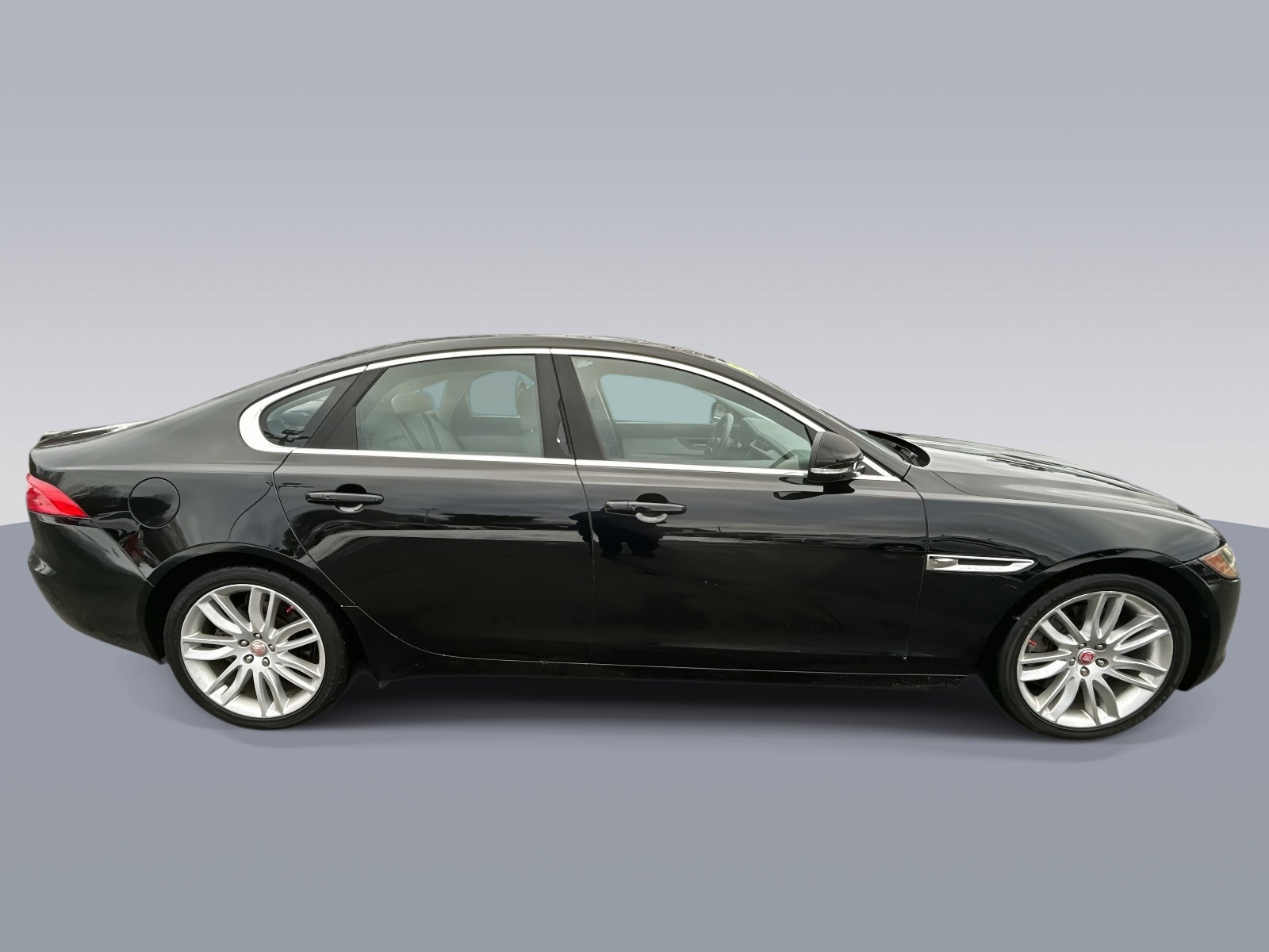 Used 2016 Jaguar XF Prestige image 2
