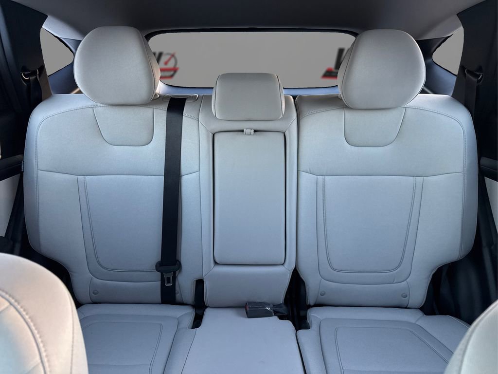 Certified 2025 Hyundai Tucson SE image 16