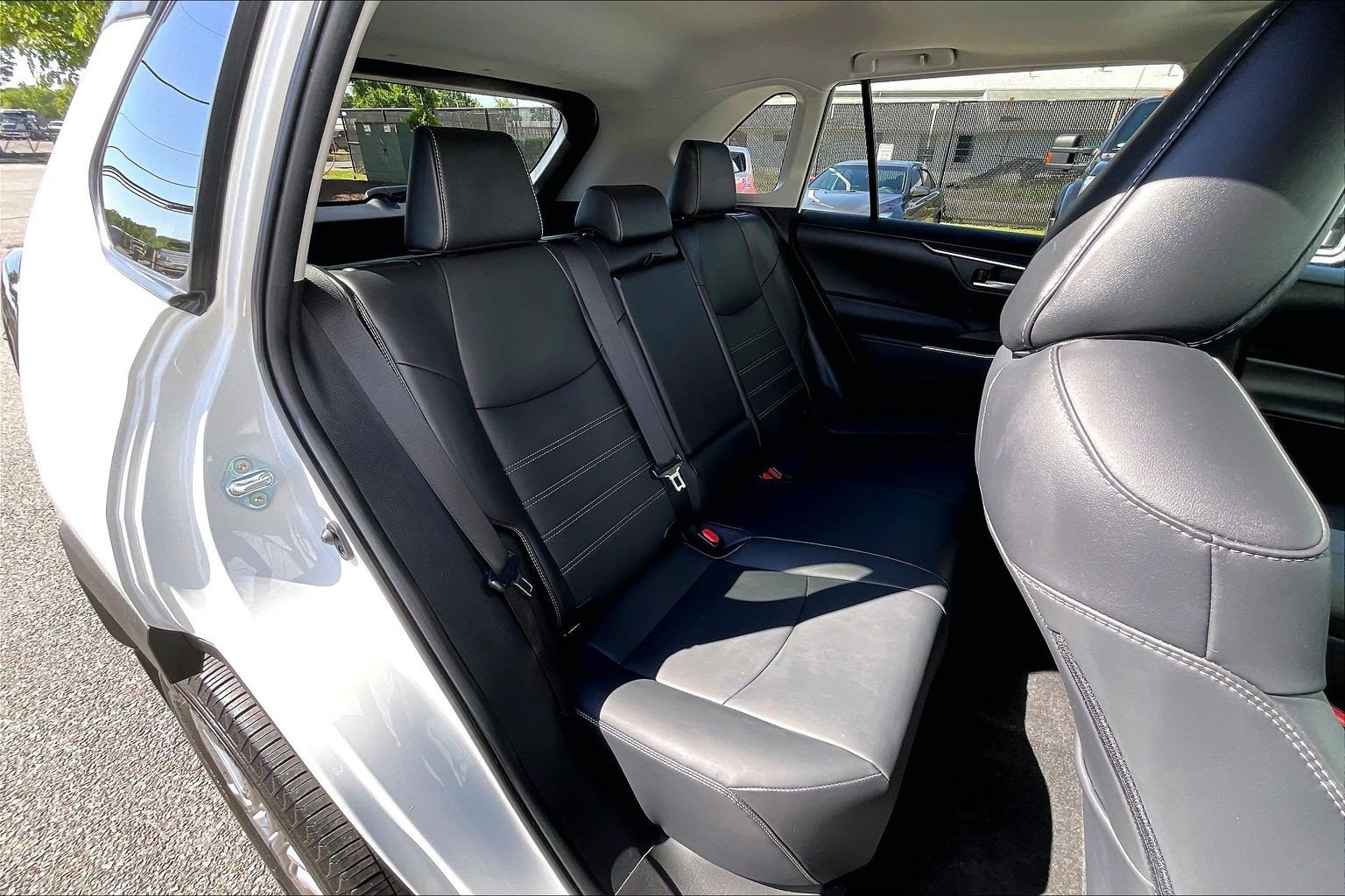 Used 2023 Toyota RAV4 XLE Premium AWD/4WD image 32