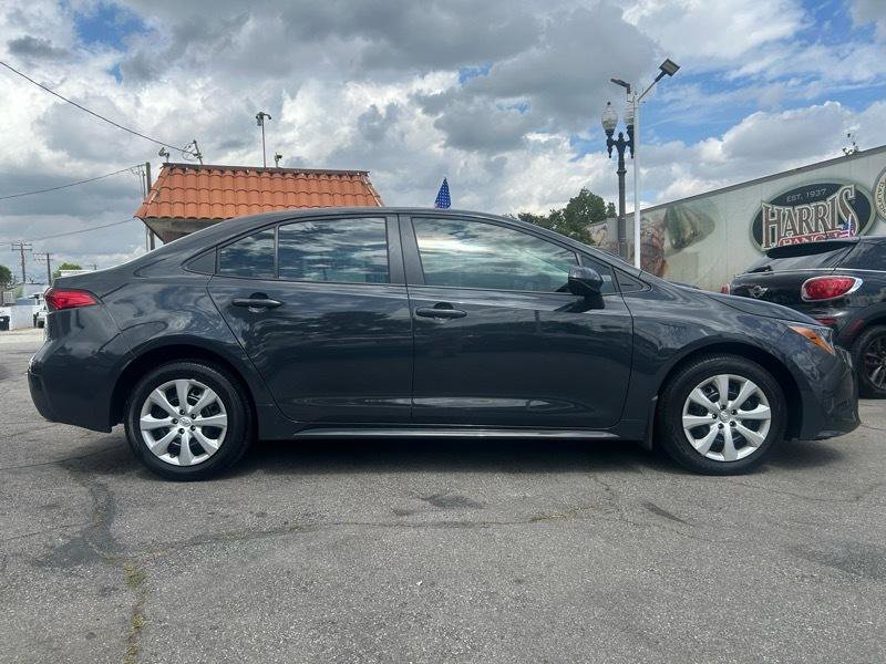 Used 2025 Toyota Corolla LE image 3