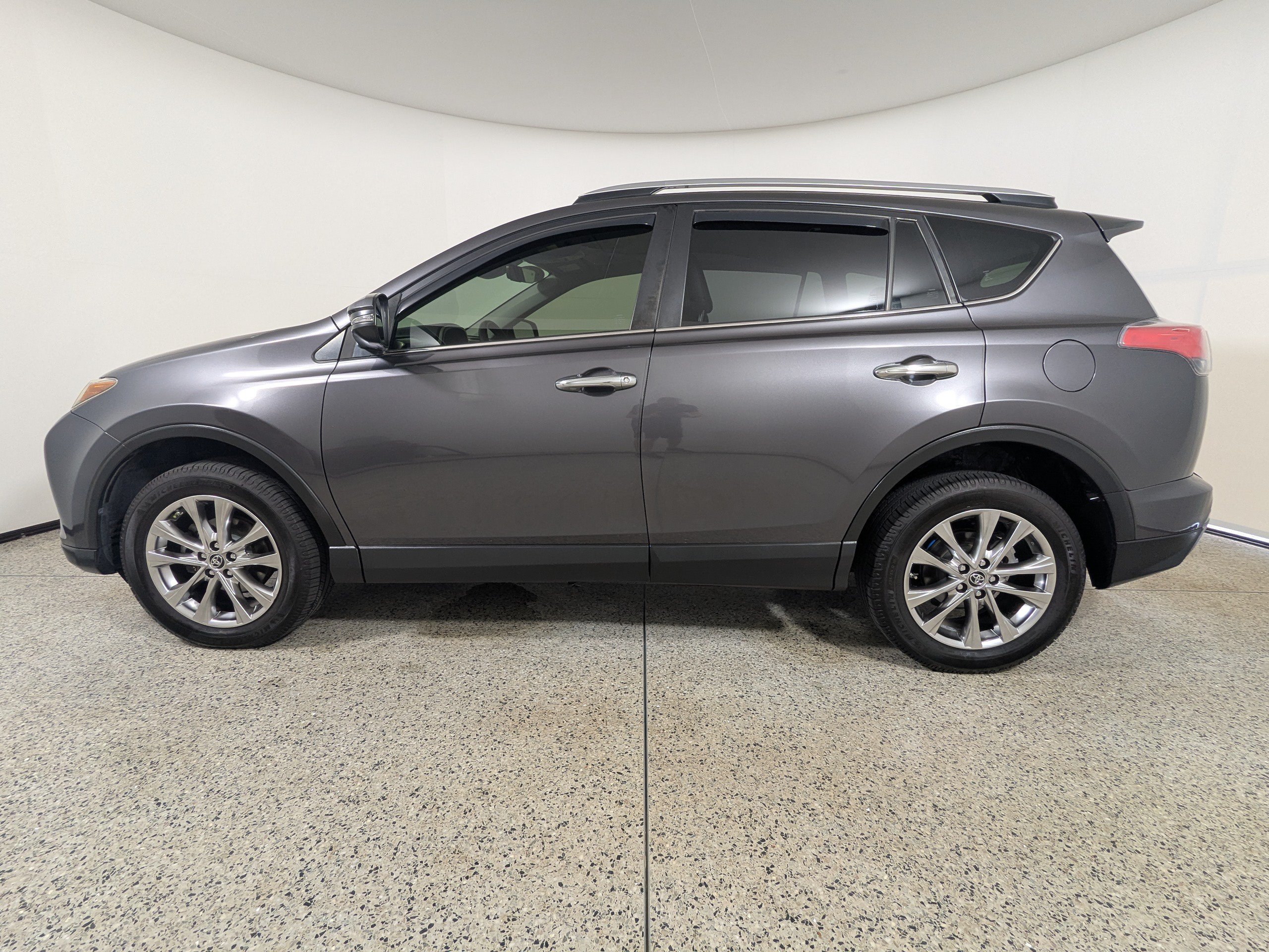 Used 2016 Toyota RAV4 Limited FWD image 4