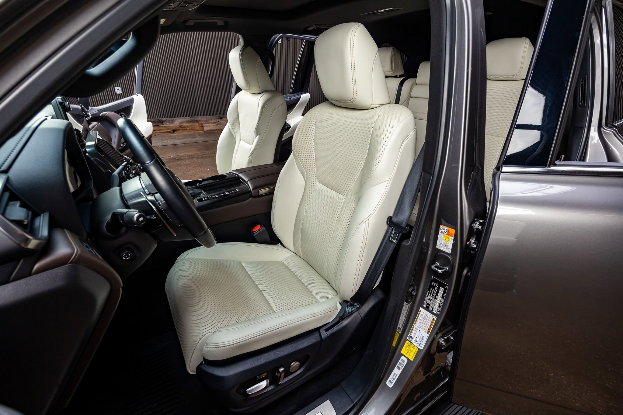 Used 2024 Lexus LX 600 4WD w/ Luxury Package image 28