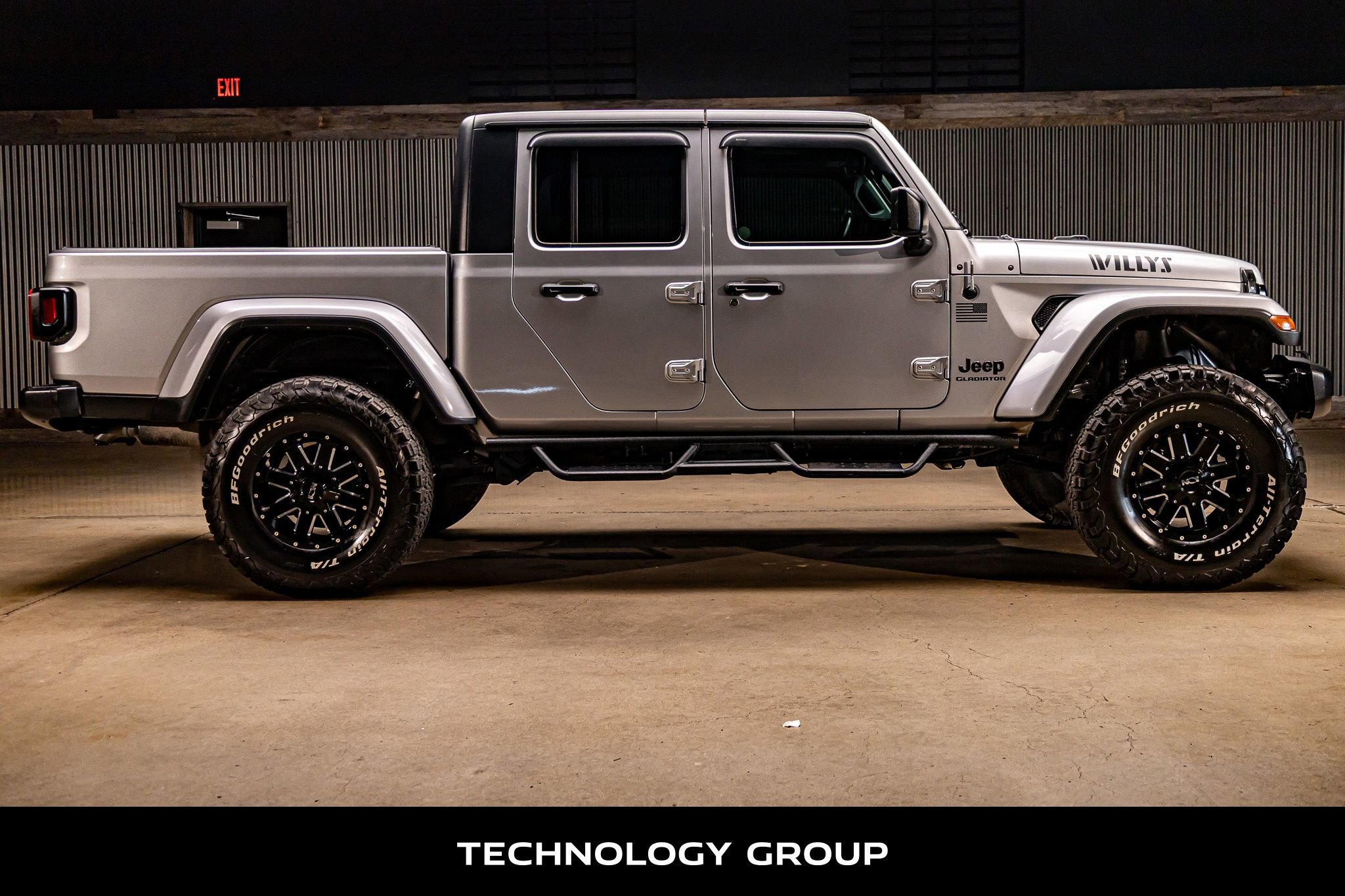 Used 2021 Jeep Gladiator Willys image 10