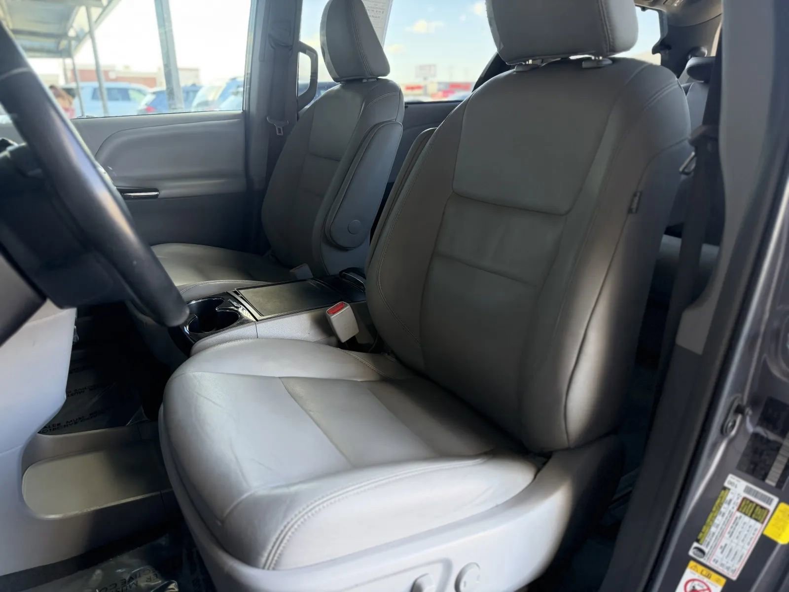 Used 2019 Toyota Sienna XLE w/ XLE Navigation Package FWD image 18