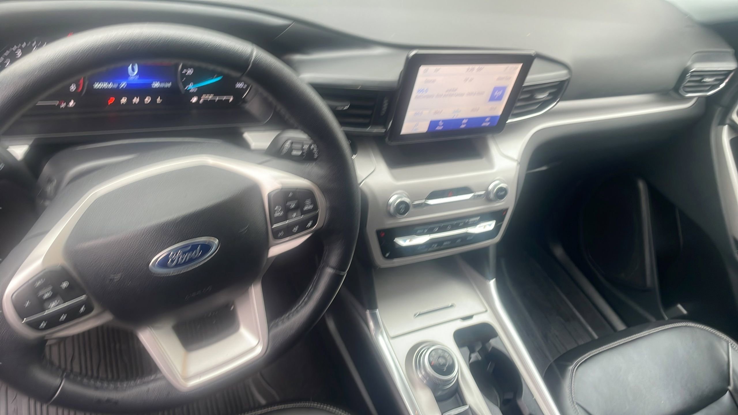 Used 2024 Ford Explorer XLT w/ Equipment Group 202A AWD/4WD image 19