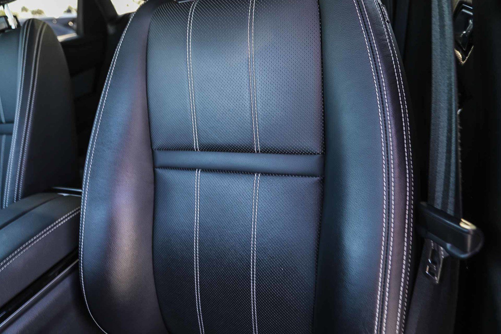 Used 2022 Land Rover Range Rover Velar R-Dynamic S image 24