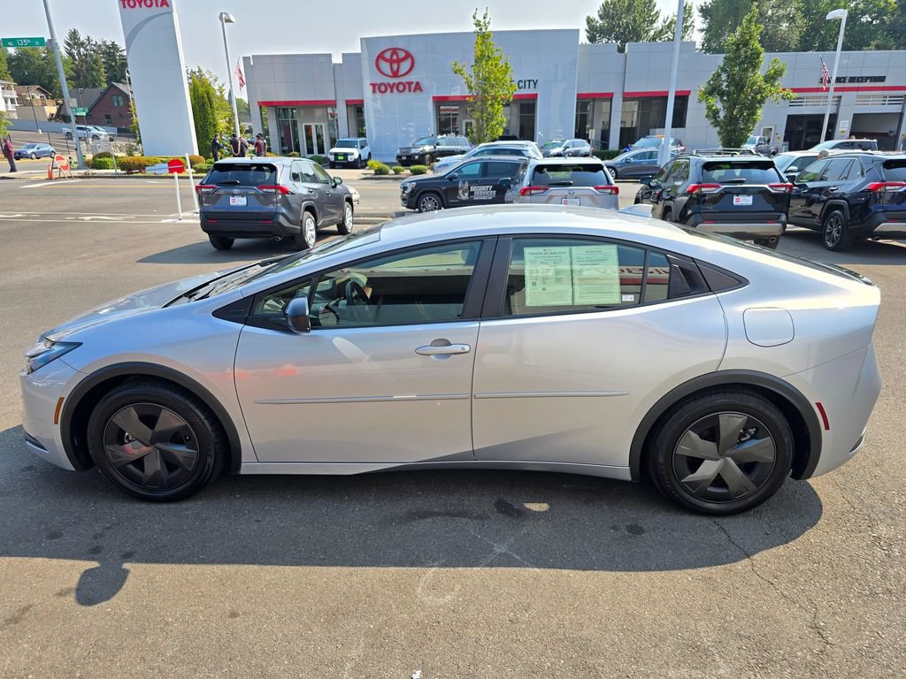 Certified 2024 Toyota Prius Prime FWD image 4