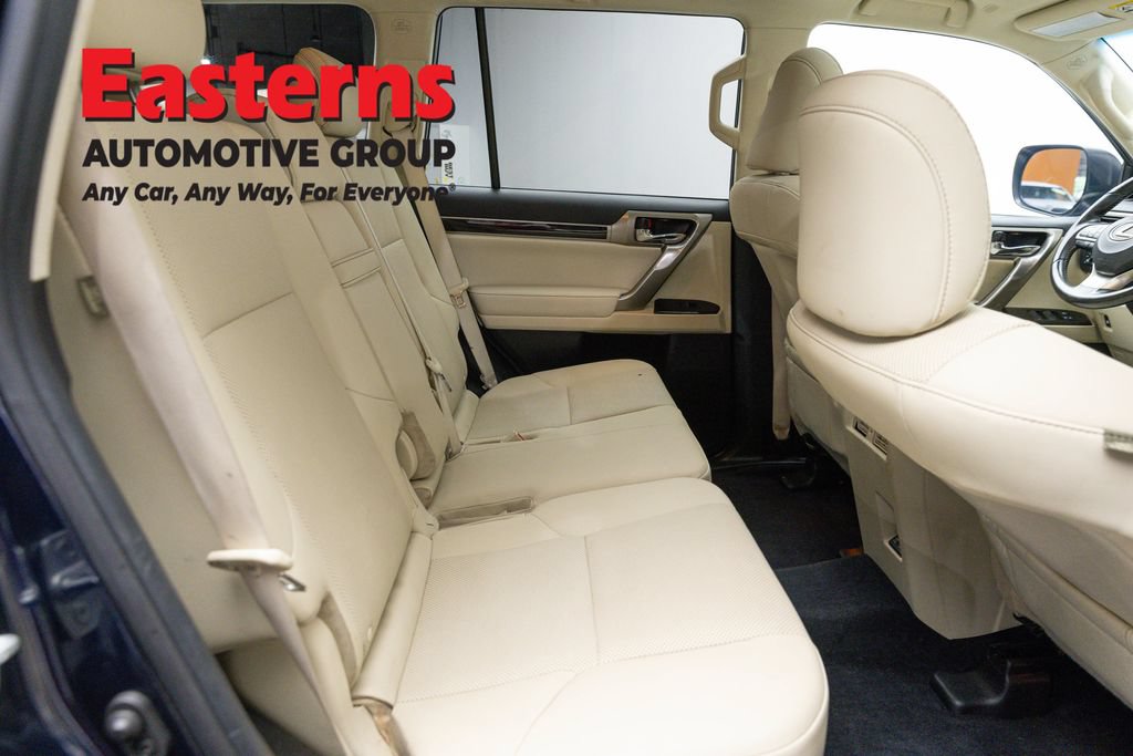 Used 2021 Lexus GX 460 w/ Accessory Package AWD/4WD image 25