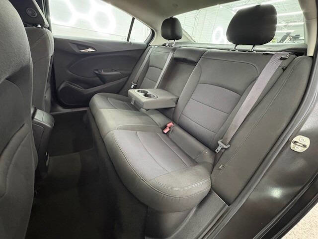 Used 2017 Chevrolet Cruze LT image 14