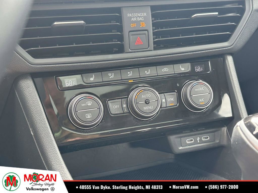 Certified 2023 Volkswagen Jetta SE w/ Panoramic Sunroof Package FWD image 27