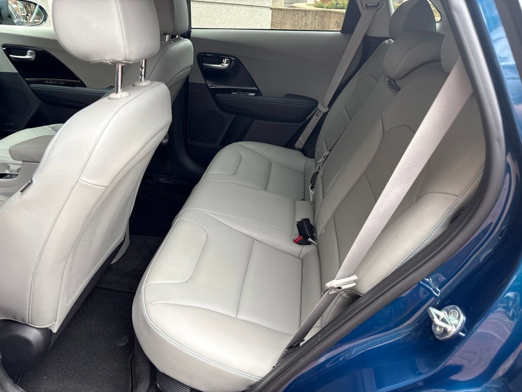 Certified 2022 Kia Niro Touring Special Edition FWD image 9